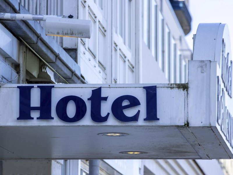 Der Hotelbranche kämpft seit zwei Jahren mit großen Schwierigkeiten. Wird mit abnehmenden Infektionszahlen alles wieder gut? Es sieht eher nicht so aus. Manche Probleme könnten noch lange bleiben. (zu dpa «Hotelbranche erwartet keine schnelle Rückkehr zum Vor-Pandemie-Niveau») Foto: Jens Büttner/dpa-Zentralbild/dpa