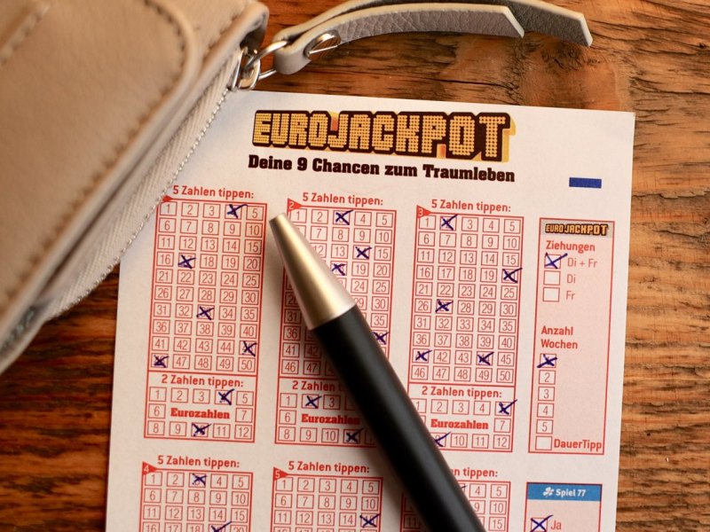 220425 Eurojackpot - Jubel bei neun Grossgewinnern (c) Carolin Schumacher.jpg