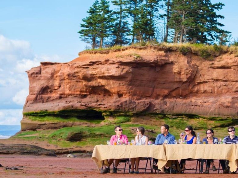 Dinieren auf dem Meeresboden - das ist bei Ebbe in der Bay of Fundy in Nova Scotia möglich.