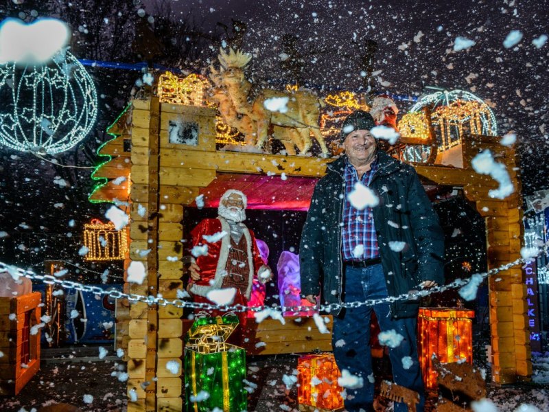 Adriano Gobbo mit seiner Weihnachtswelt