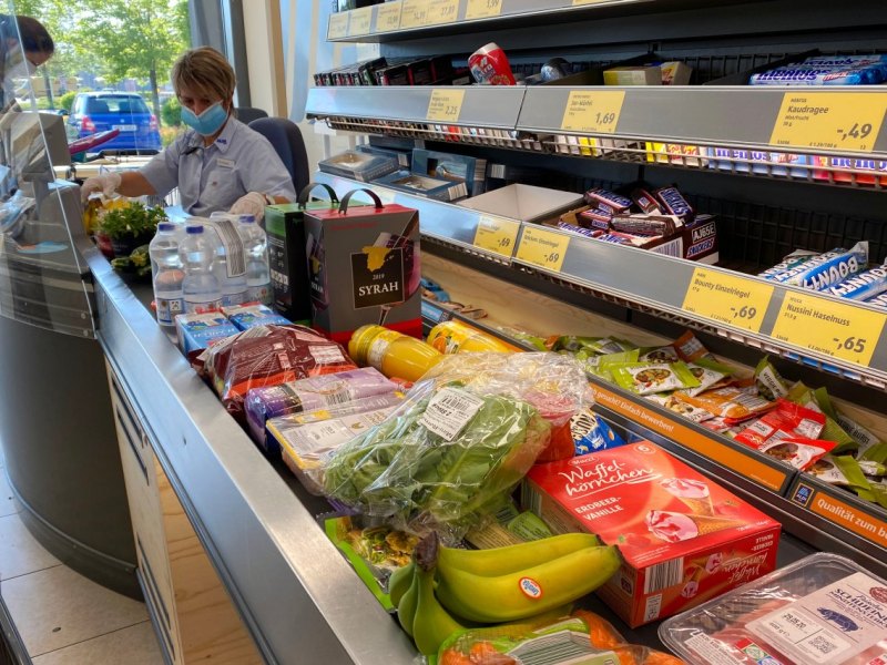 Aldi: Mitarbeiter verraten wichtige Details – DAS sollten Kunden besser nicht tun