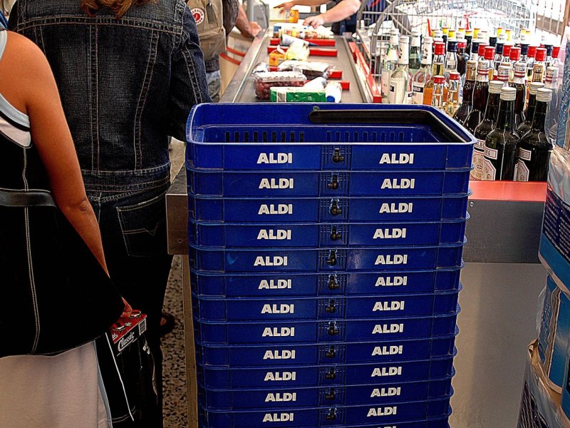 Aldi Süd Kundin Kassiererin.jpg