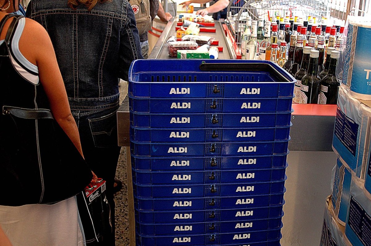 Aldi Süd Kundin Kassiererin.jpg