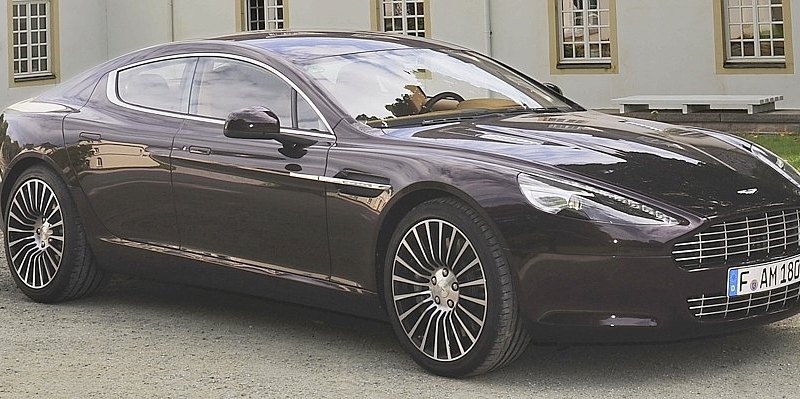 Aston Martin Rapide_0--656x240.jpg