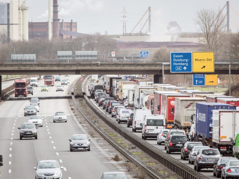 Auf der A40 bei Duisburg könnte es zu Stau kommen.jpg