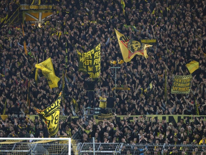 BVB Borussia Dortmund Südtribüne.jpg