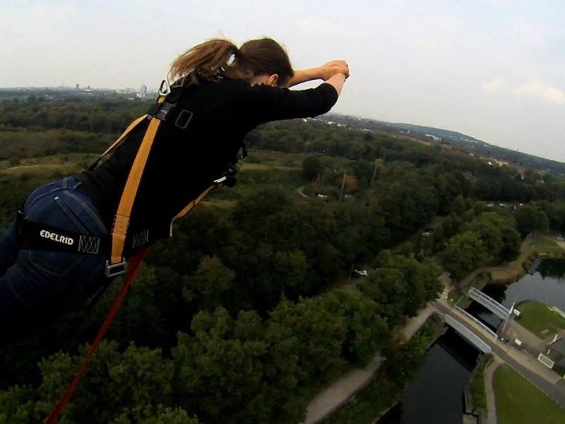 Bungee-Jumping-Duisburg-Jochen-Schweizer-2.jpg