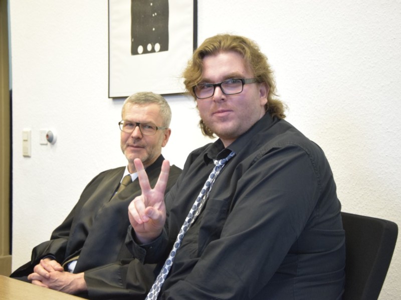 Gerrit Starcezwski (rechts) mit seinem Verteidiger Heiko Fleischer (48).