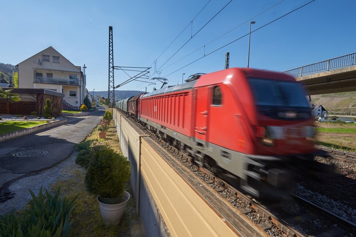 Düsseldorf zugunglück.jpg