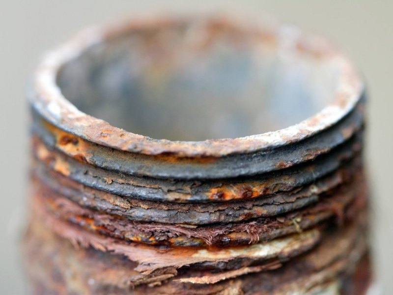 Duisburg marodes Rohr.jpg