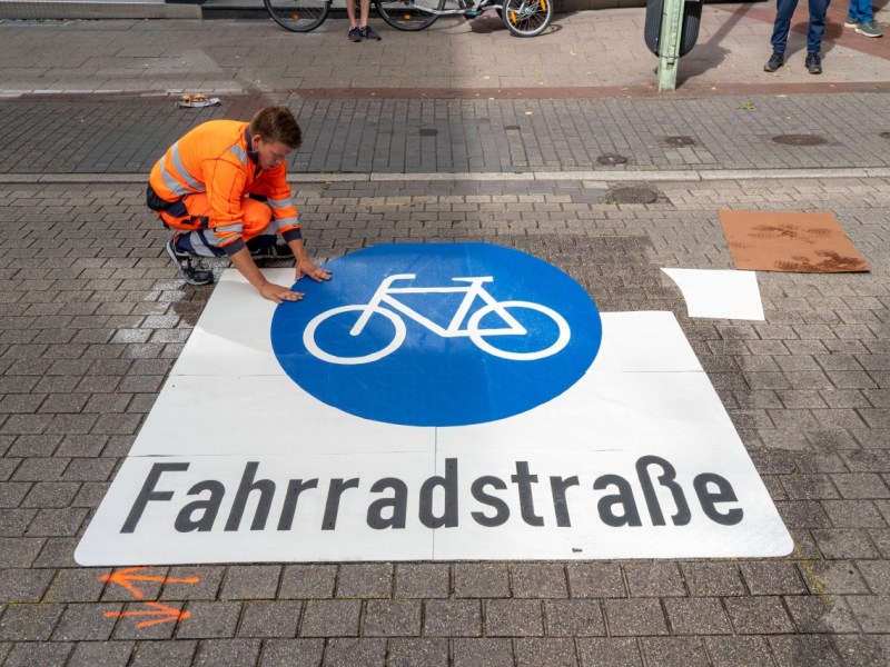 Essen: Ärger auf der Rü! Fehler von Radfahrer löst hitzige Diskussion aus., Essen: Ärger auf der Rü! Fehler von Radfahrer löst hitzige Diskussion aus (Symbolbild).
