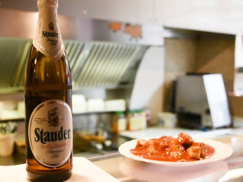 Essen Currywurst Bier.jpg