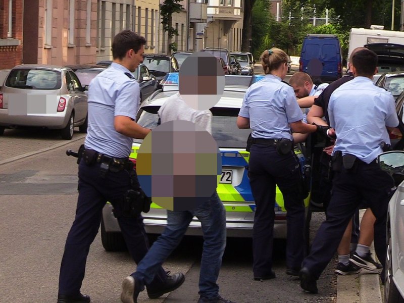 Essen-Kray-Polizei-verpixelt.jpg