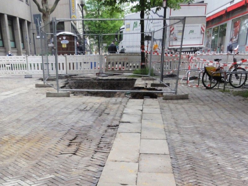 Essen sensation Archäologischer Fund nach Rohrbruch.jpg