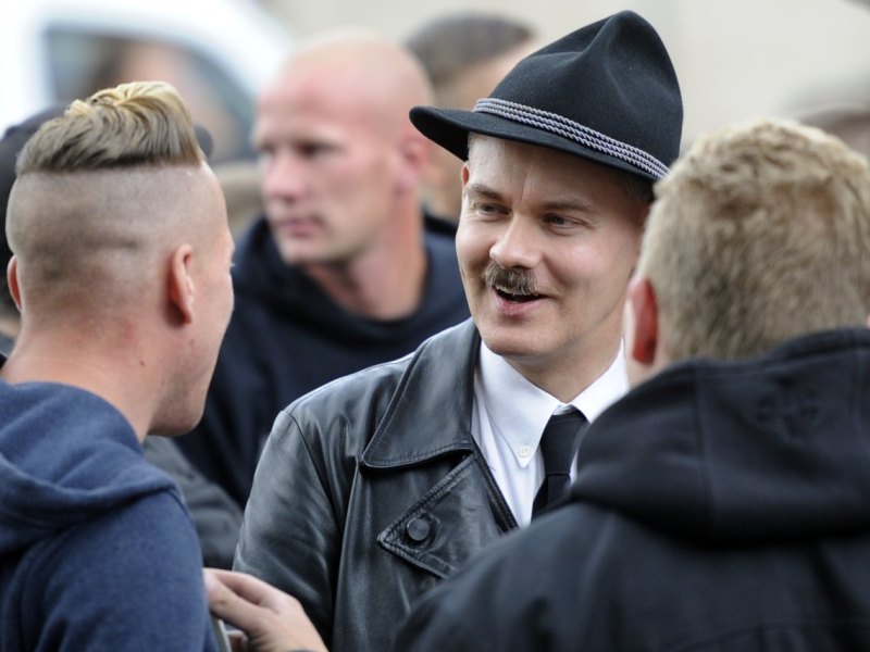 Hitlerbaertchen Essen Hauptbahnhof.jpg