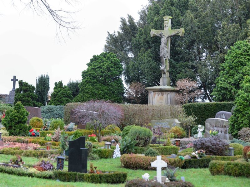 Katholischer Friedhof in Gelsenkirchen-Resse.jpg
