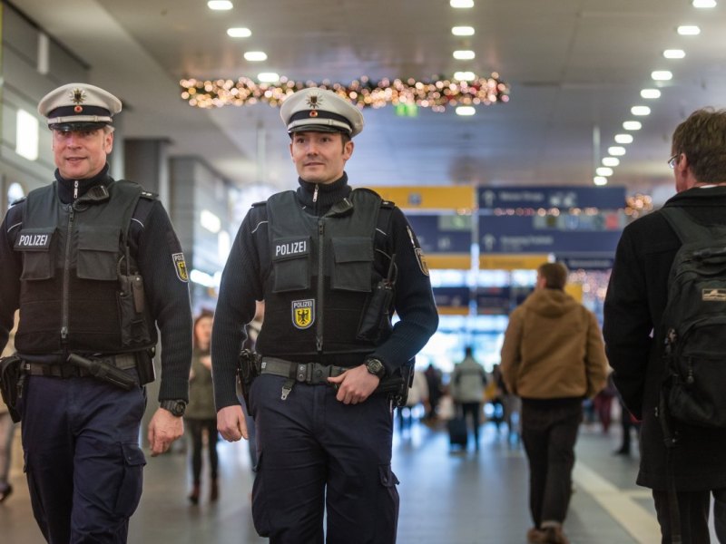 Polizei_Bahnhof_essen.jpg