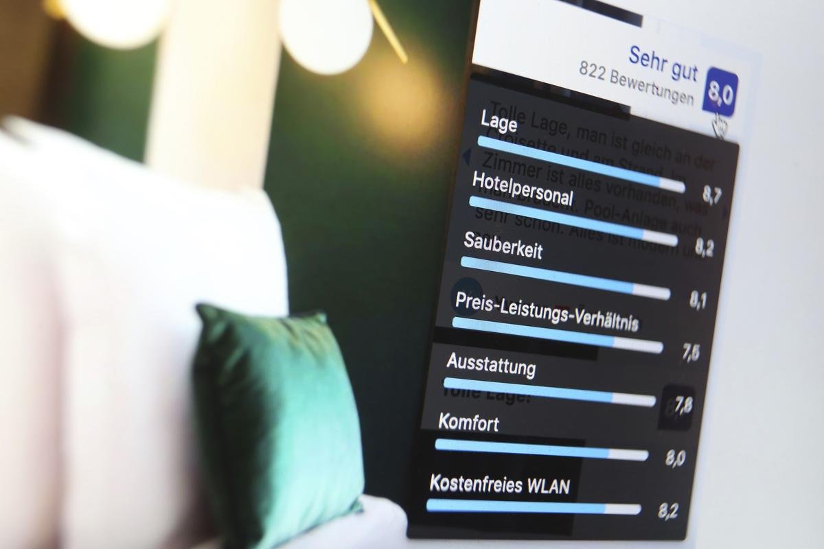 Sehr gut? Das klickt man doch mal an! Die Erfahrungen anderer Nutzer sind bei der Auswahl von Hotels im Netz für viele ein wichtiges Kriterium. Foto: Karl-Josef Hildenbrand/dpa