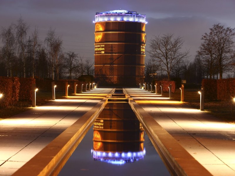 a Gasometer Oberhausen.jpg