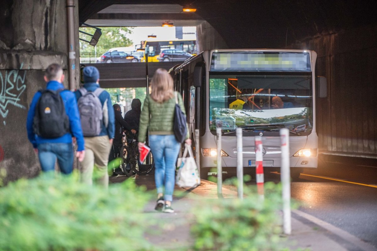 bochum menschen bus.jpg