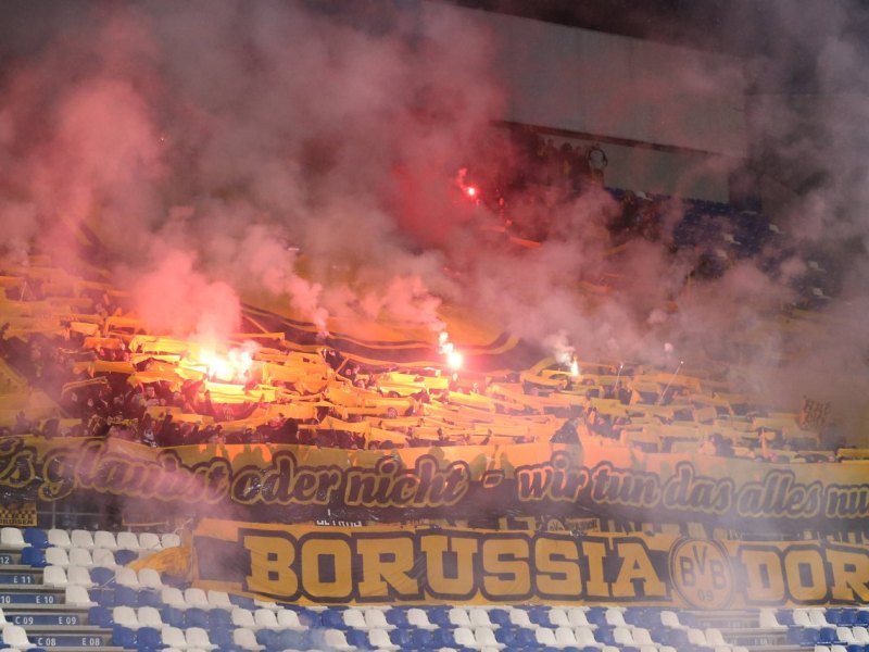 bvb-bergamo-choreo-pyro.jpg