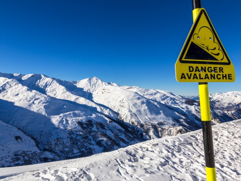 tirol-österreich-lawine