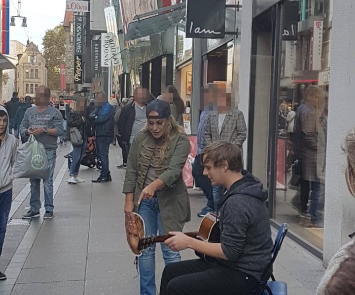 Anastacia-Straßenmusiker.jpg