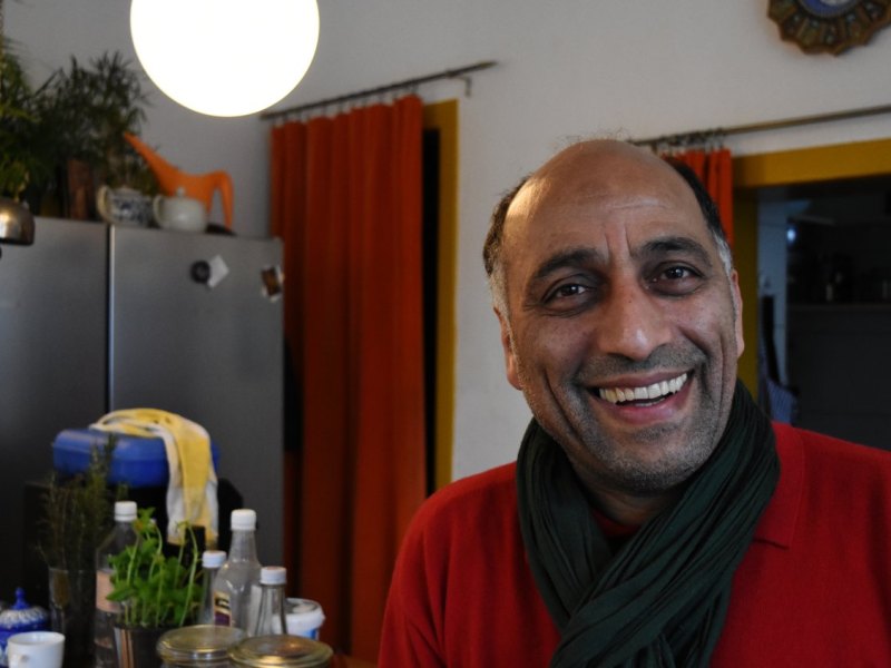 Besitzer Cafe Safran.JPG