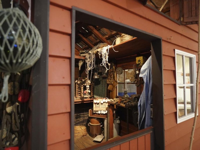 Eine traditionelle Hummerbude wird im Museum Helgoland ausgestellt. Nach einer mehrmonatigen Umbauphase hat das Museum Helgoland pünktlich zum Start der Sommersaison wieder eröffnet. In der Zeit Zeit des Lockdowns wurde die Ausstellung komplett umgebaut und neu konzipiert.