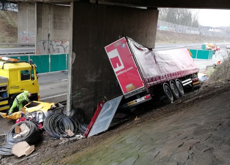 LKW-Unfall-A44-Witten.jpeg