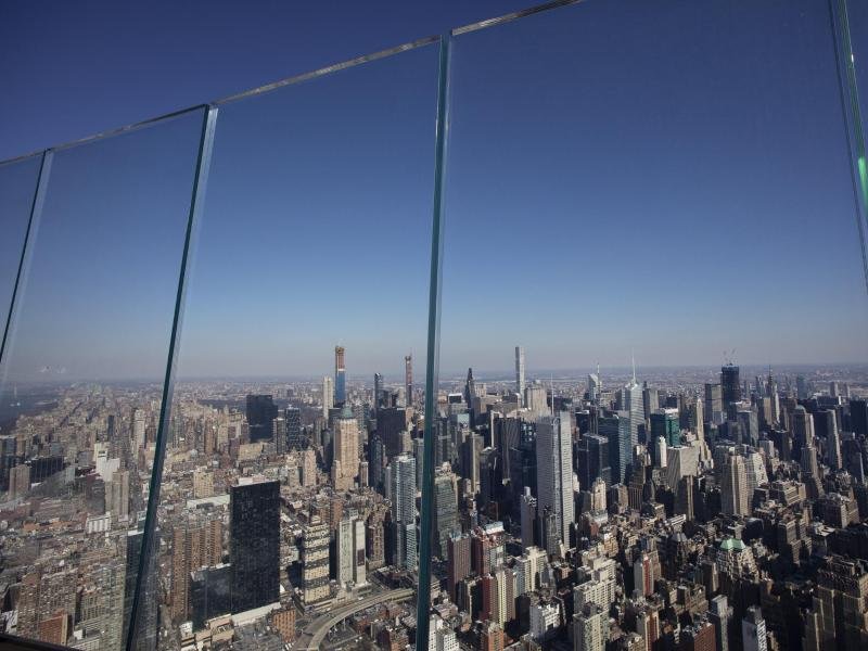 Nach einer mehrmonatigen Corona-Pause darf die New Yorker Aussichtsplattform "The Edge" nun wieder öffnen.