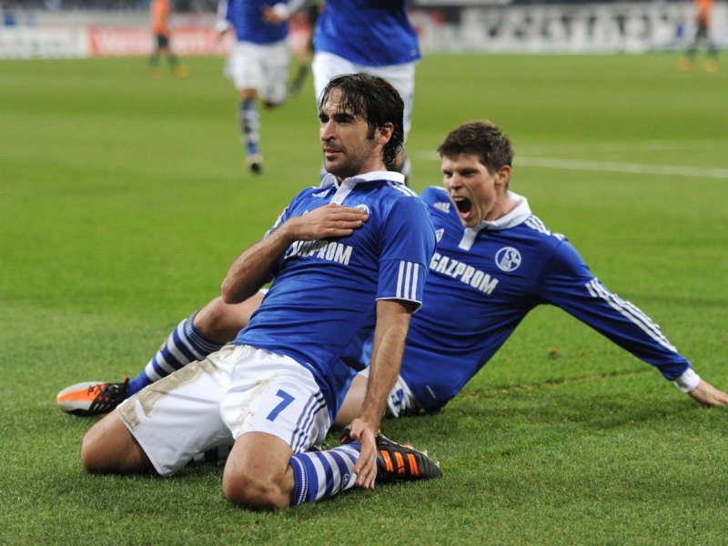 Schalke-Huntelaar-Raul.jpg