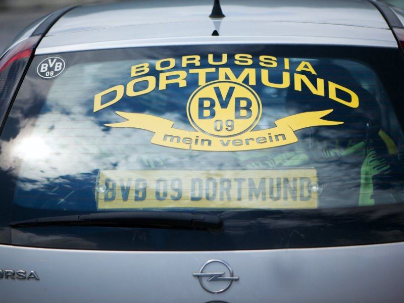 auto-corsa-opel-bvb-fan.jpg