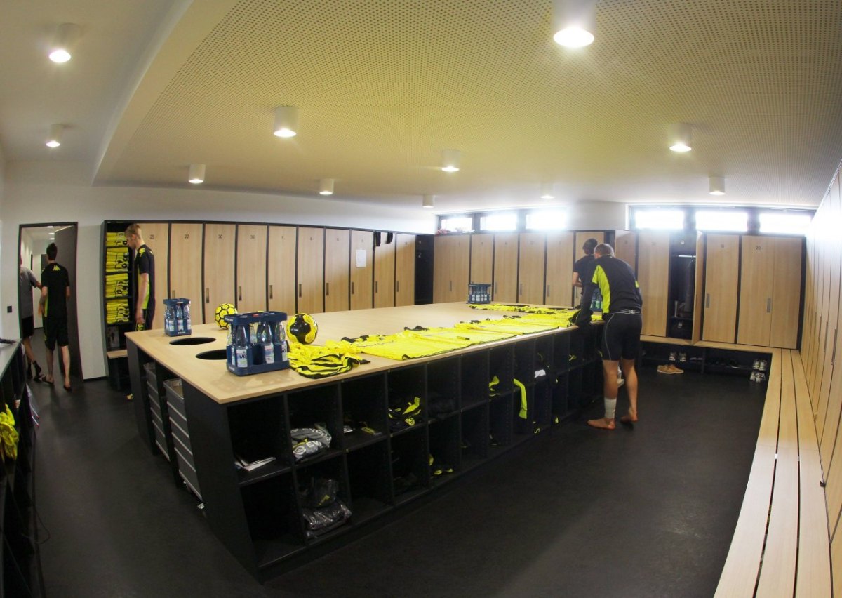 bvb-kabine-umkleide-trainingszentrum-brackel.jpg