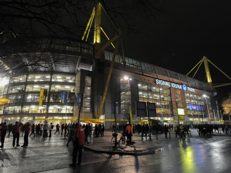 bvb-signal-iduna-park-westfalenstadion-nacht.jpg