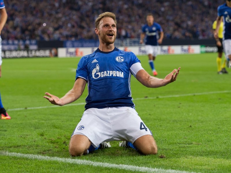 schalke-fussball-ssport-hoewedes.jpg