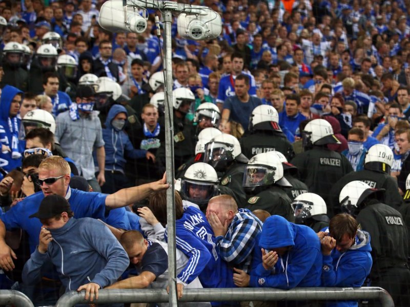 schalke-polizei-paok-saloniki.jpg