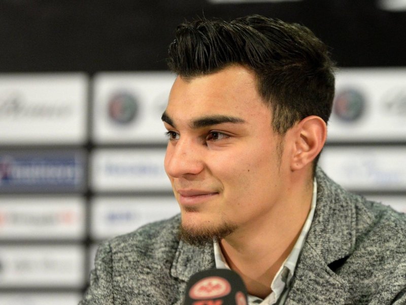 schalke s04 kaan ayhan eintracht frankfurt wechsel leihe.jpg