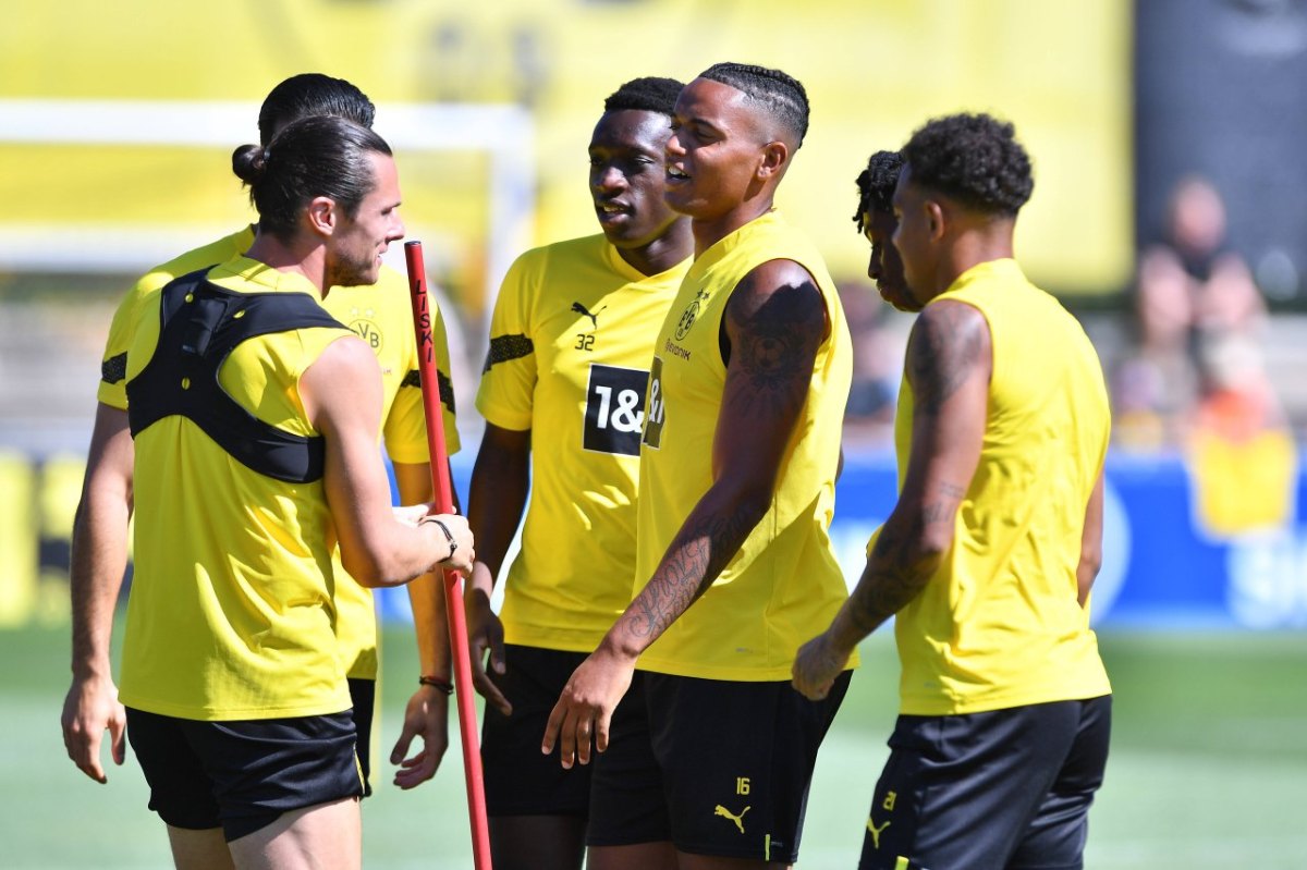 BVB Borussia Dortmund Akanji