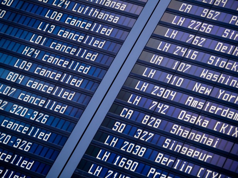 Aufgrund des Personalmangels gibt es viele Ausfälle an Flughäfen.jpg