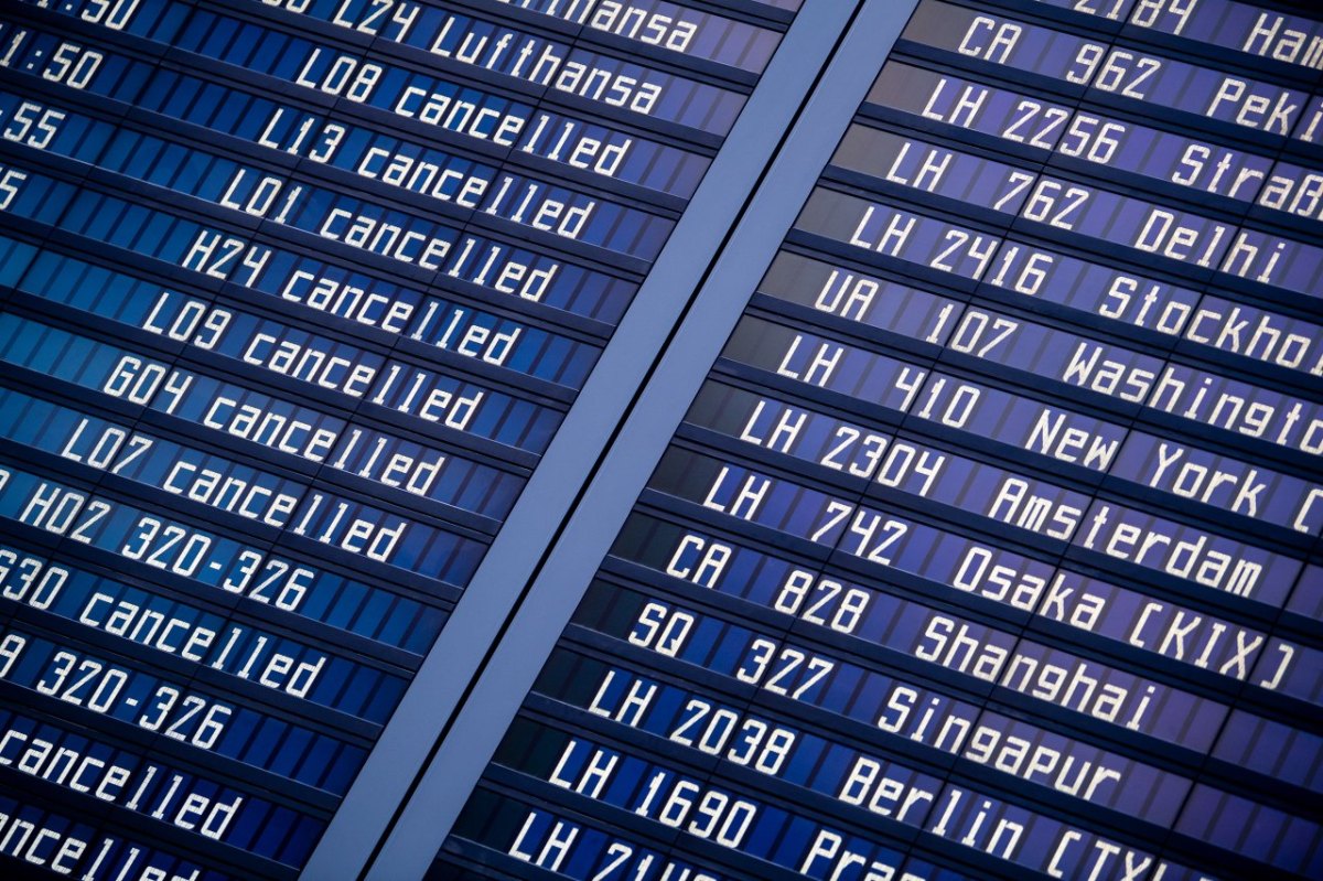 Aufgrund des Personalmangels gibt es viele Ausfälle an Flughäfen.jpg