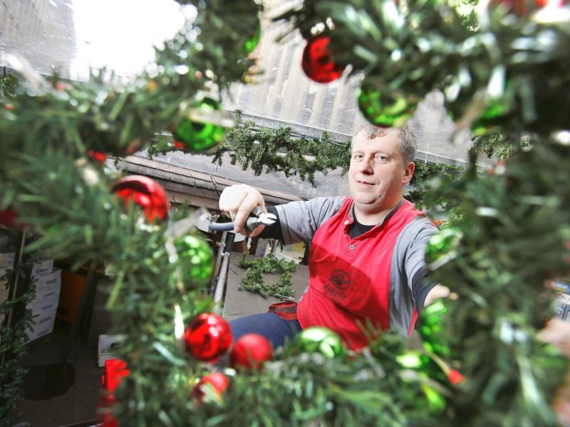 Aufbau Bochumer Weihnachtsmarkt.jpg