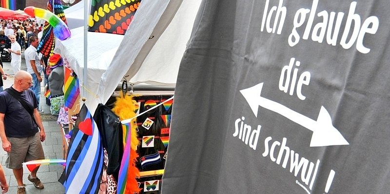 CSD Ruhr 2010, Kennedyplatz Essen_0--656x240.jpg