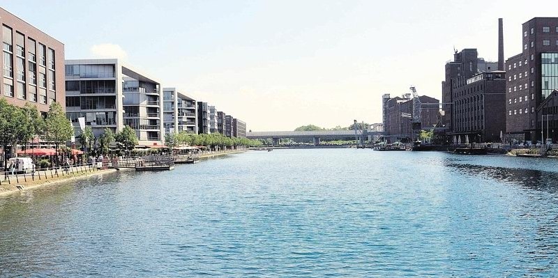 Das Becken im Duisburger Innenhafen--656x240.jpg