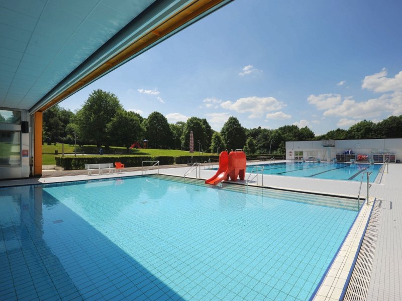 Das Friedrich-Wennmann Bad in Mülheim.jpg