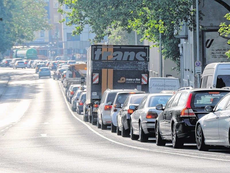 Duisburger Pendler im Stau.jpg