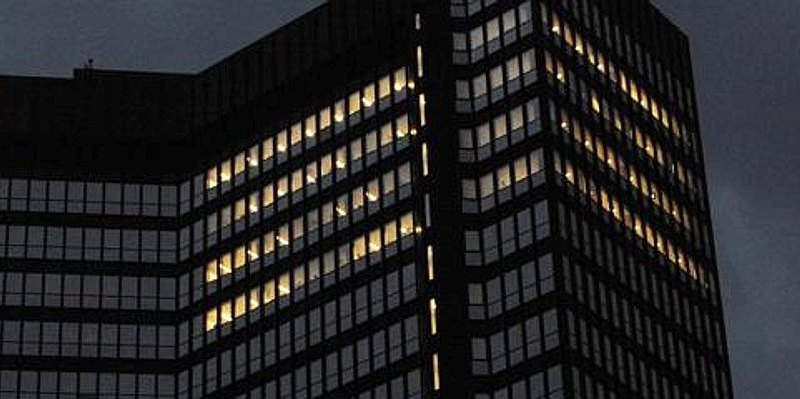 Dunkle Wolken Rathaus.jpg