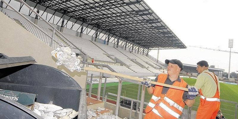 EBE reinigt das Stadion Essen.jpg