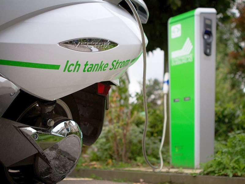 Elektroauto Ladesäule.jpg