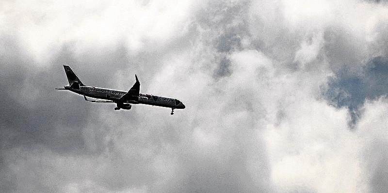 Fluglärm über Mintard.jpg